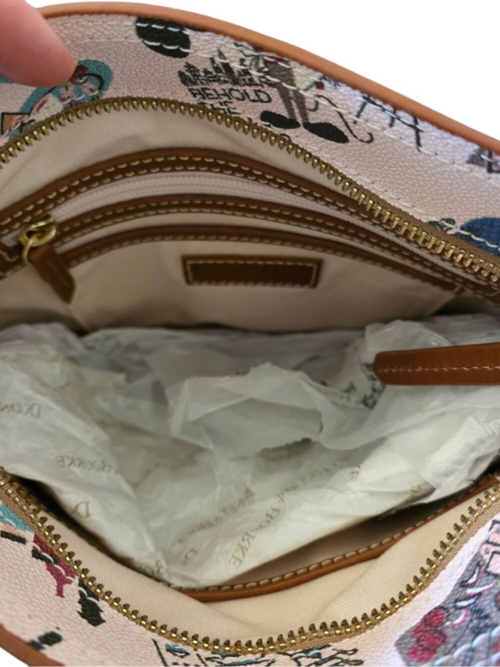 Disney Dooney & Bourke EPCOT Food Wine 2022 Crossbody Bag Mickey Minnie NWT - Picture 15 of 16